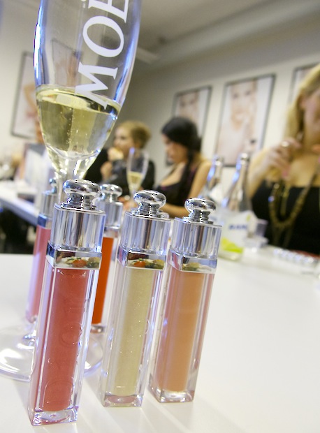 Dior släpper 24 nya addict -gloss. 