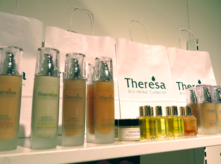 Svenska Theresia gör ekologiska produkter och riktigt bra parfym med patchouliolja som är lagrad i 25 år. 
