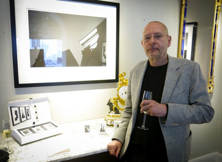 Internationellt erkände fotokonstnären Dawid på lanseringen av den nya svenska nischparfym SG79 STHM