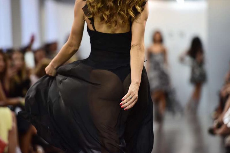 I morgon är det svarta kläder som gäller om du vill stödja initiativet Dressed in black. BIld från modeveckan i Milano och Richmonds visning. Bilden har inget samband what so ever. Foto: Reuters