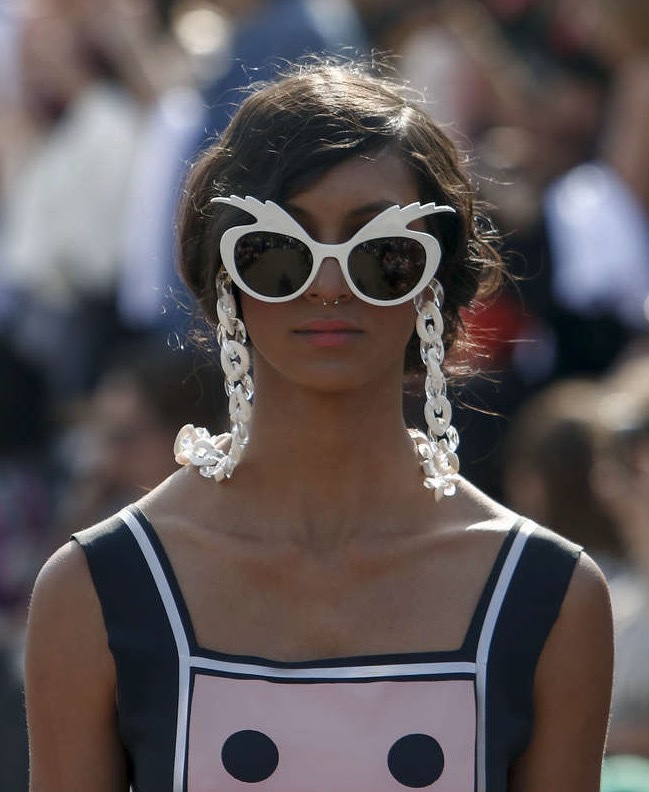 På Ronaldo Fraga hade modellerna spejsade glasögon och nittitalsstyling. Coolt. Foto AFP