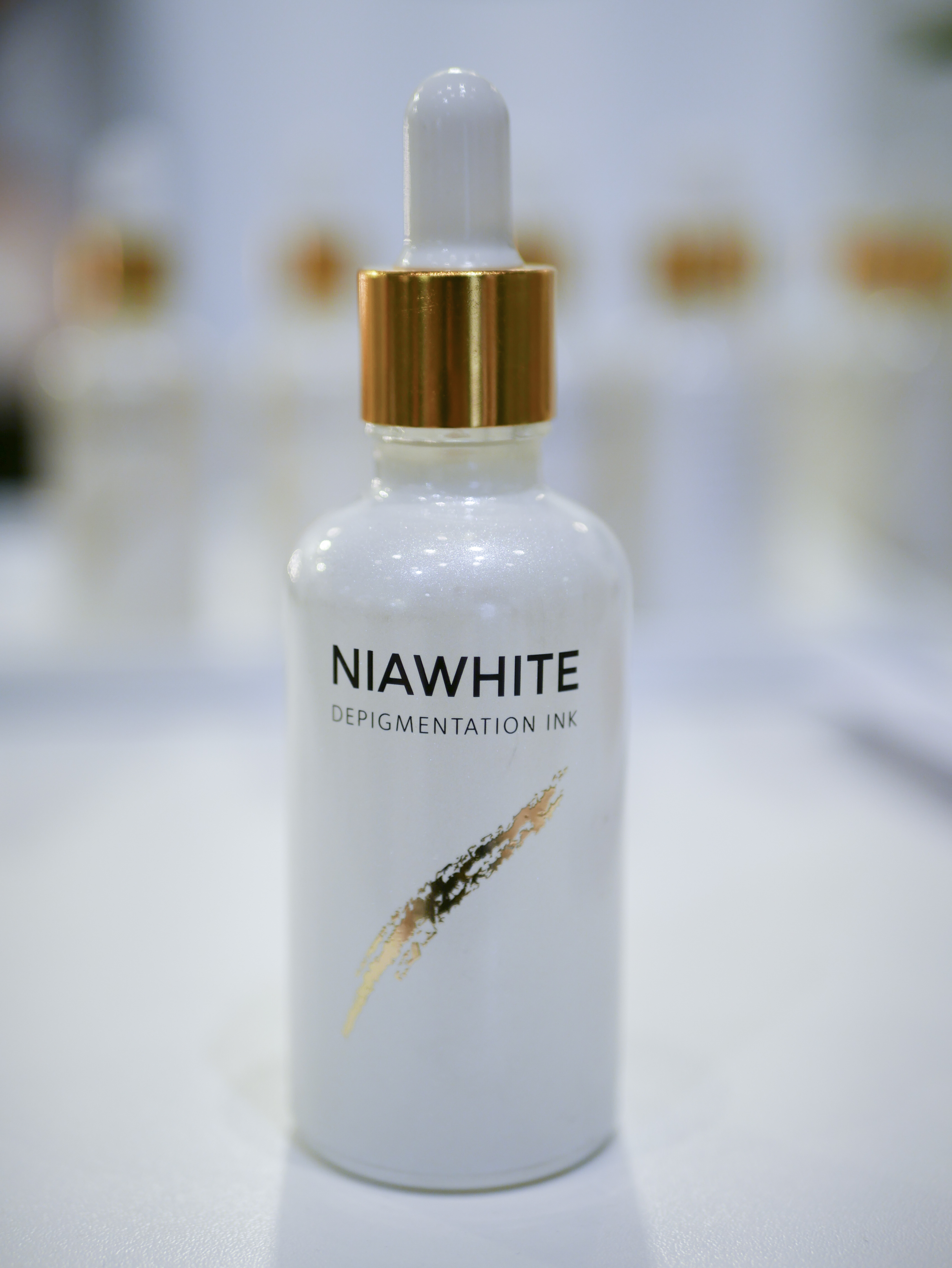 Svenska produkten Niawhite använder roten från pioner för att bleka pigmentfläckar