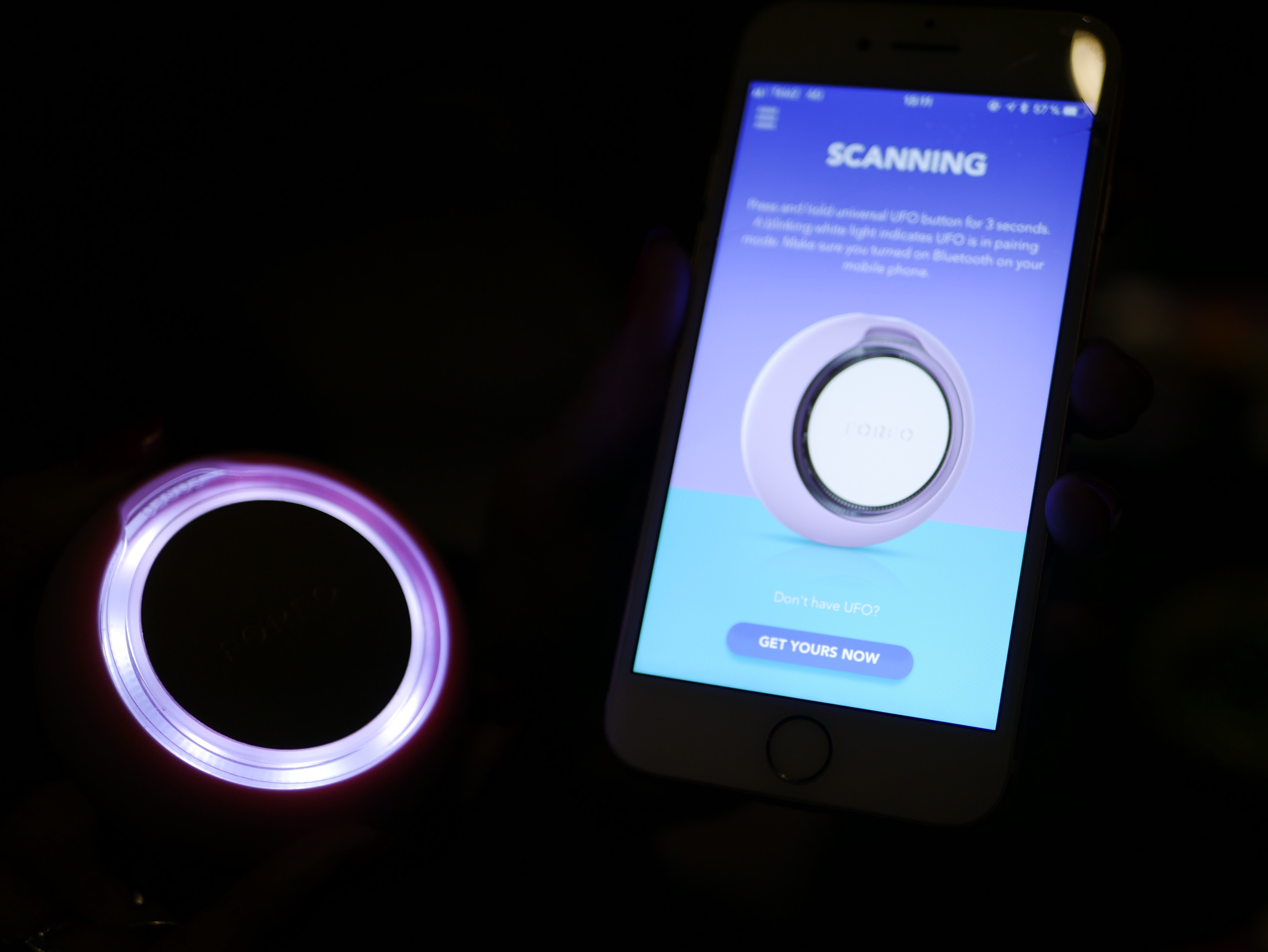 Du kopplar Foreo UFO till din en app i din smartphone.