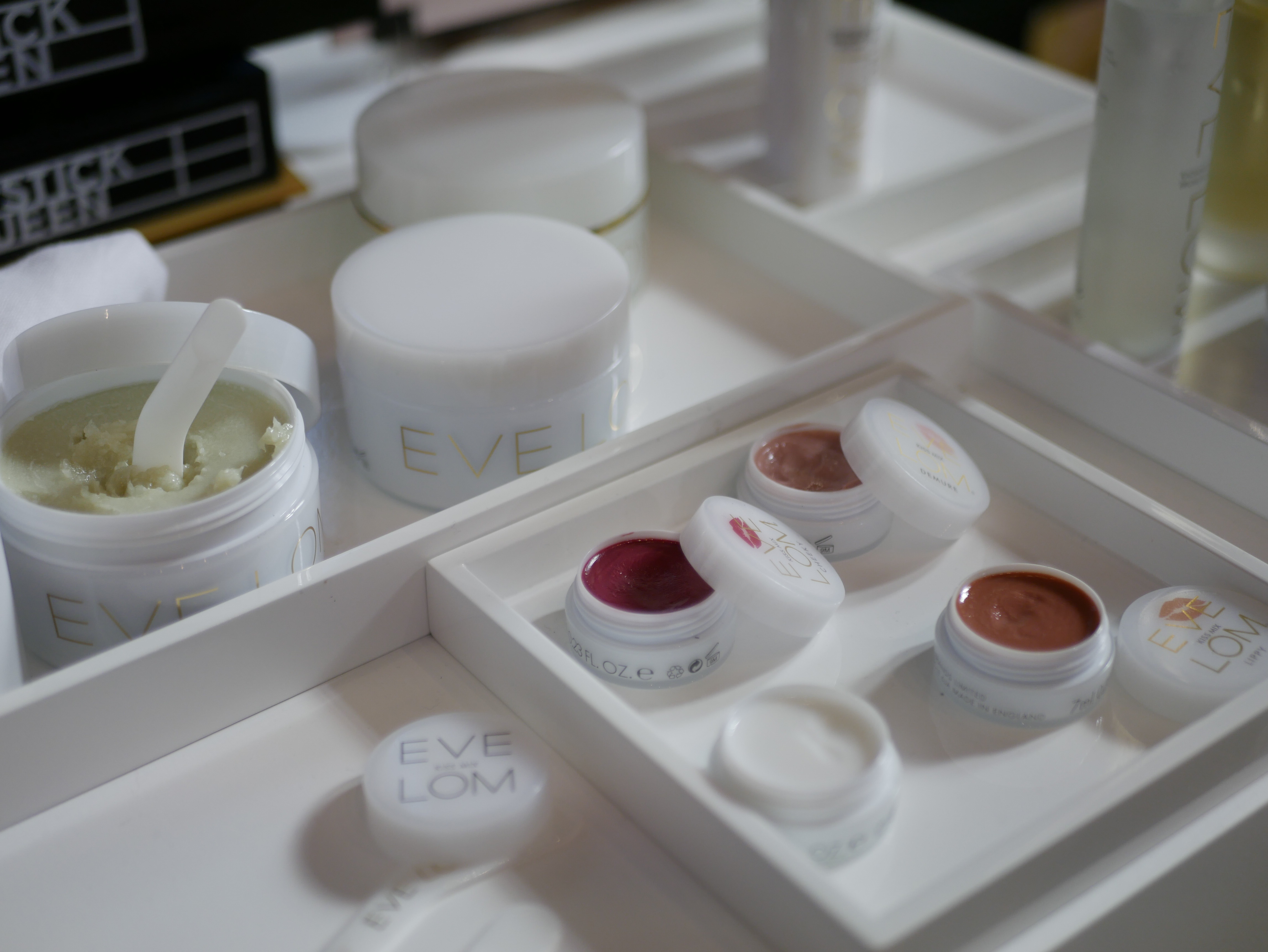 Eve Lom visade upp pigmentstarka multiprodukter i sin monter